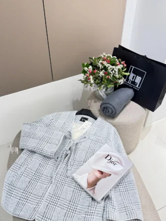 کت لمزور چهارخونه بنددار